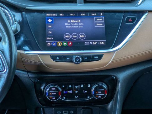 Used 2021 Buick Encore GX Essence w/ Experience Buick Package FWD image 18