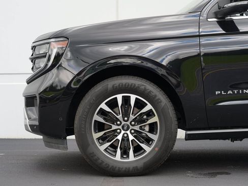 Used 2025 Ford Expedition Platinum AWD/4WD image 11