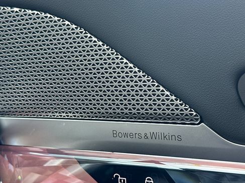Used 2025 BMW 740i w/ Premium Package RWD image 21