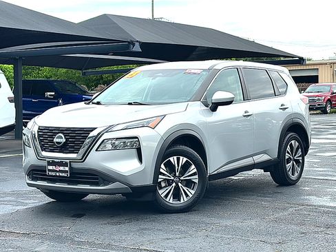 Used 2023 Nissan Rogue SV FWD image 2