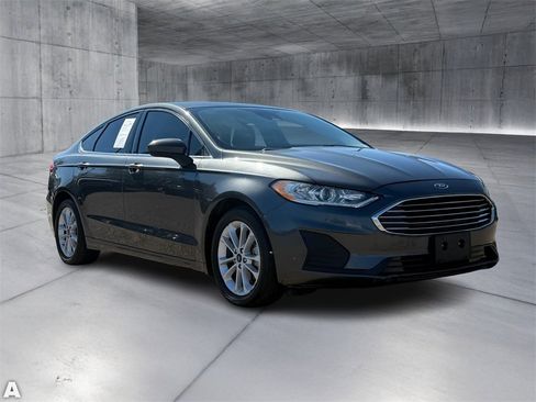 Used 2020 Ford Fusion SE image 9