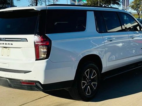 Used 2022 Chevrolet Suburban Z71 w/ Luxury Package image 2