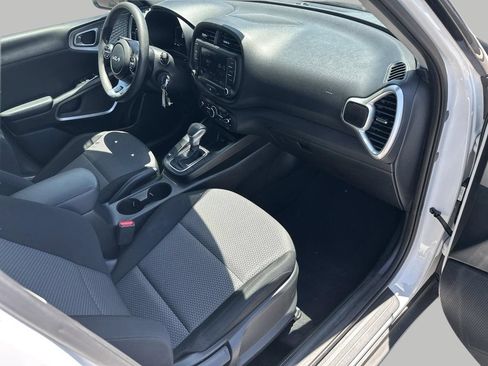 Used 2023 Kia Soul LX w/ LX Technology Package FWD image 23