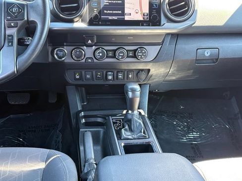 Certified 2019 Toyota Tacoma TRD Off-Road w/ Technology Package AWD/4WD image 17