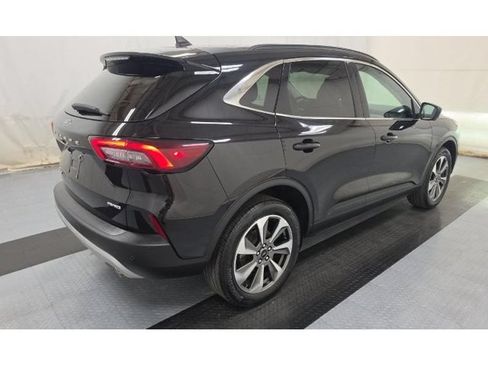 Used 2024 Ford Escape Platinum AWD/4WD image 3