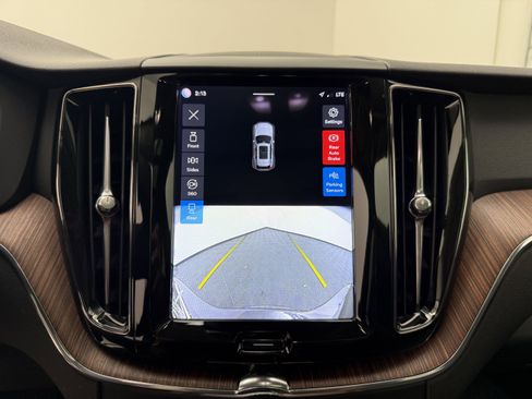 Certified 2023 Volvo XC60 B5 Plus w/ Climate Package AWD/4WD image 19