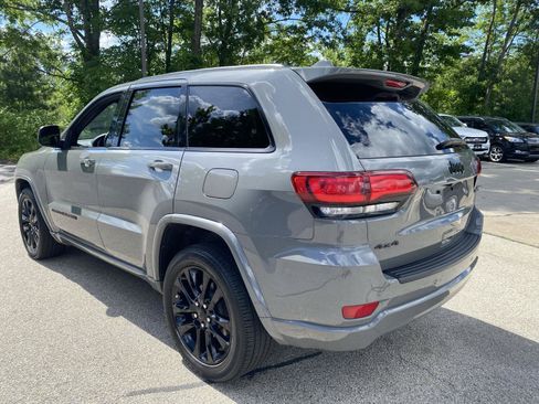 Used 2022 Jeep Grand Cherokee Laredo X AWD/4WD image 5