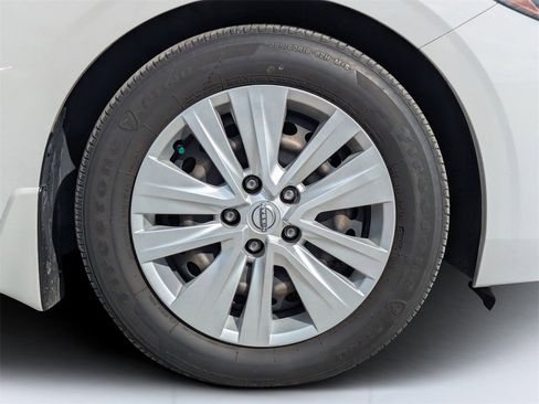 Used 2024 Nissan Sentra S image 11