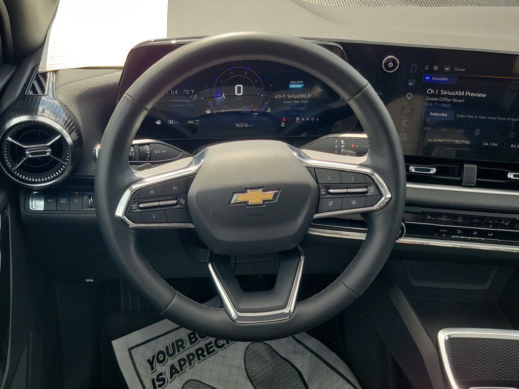 Used 2025 Chevrolet Equinox LT AWD/4WD image 29