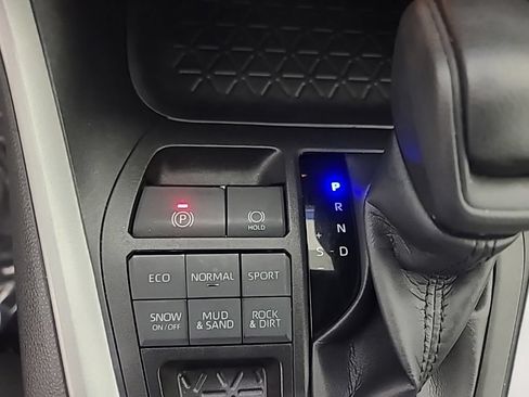 Used 2023 Toyota RAV4 LE AWD/4WD image 33