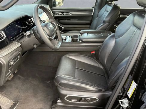 Used 2024 Jeep Wagoneer Series III w/ HD Trailer Tow Package image 12