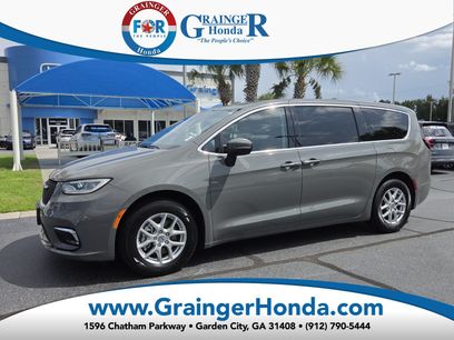 Used 2023 Chrysler Pacifica Touring-L