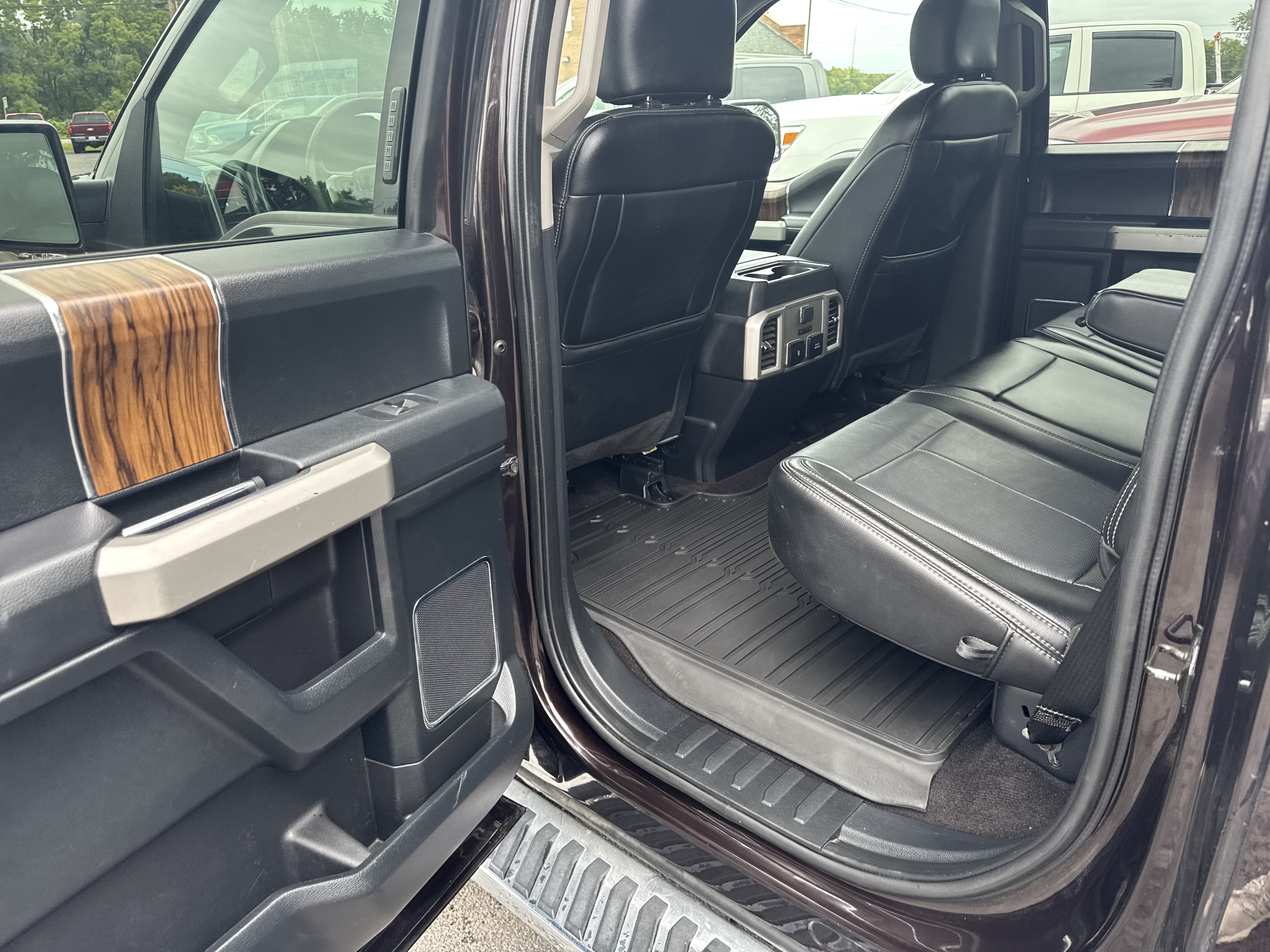 Used 2020 Ford F150 Lariat w/ Equipment Group 502A Luxury AWD/4WD image 18