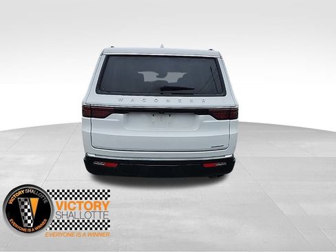 Used 2023 Jeep Wagoneer Series III w/ Preferred Equipment Group image 10