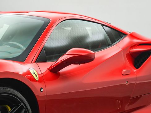 Used 2021 Ferrari F8 Tributo image 10