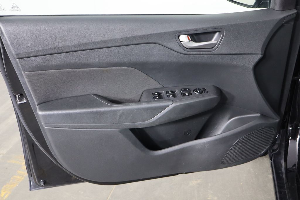 Used 2022 Hyundai Accent SE FWD image 19