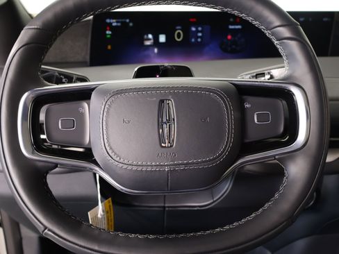 New 2026 Lincoln Navigator Reserve w/ Jet Appearance Package image 3