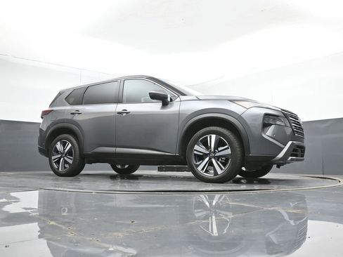 Used 2024 Nissan Rogue SL AWD/4WD image 43
