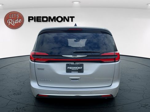 New 2026 Chrysler Pacifica Select FWD image 7