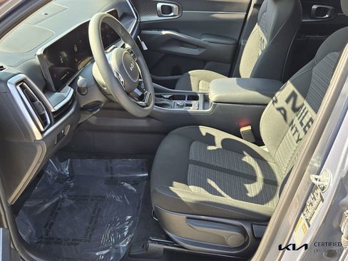 Certified 2025 Kia Sorento LX image 11