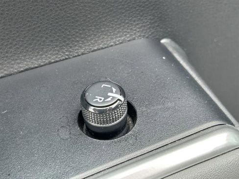 Certified 2023 Toyota Highlander XLE image 25