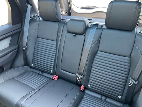 New 2025 Land Rover Discovery Sport Dynamic SE image 22