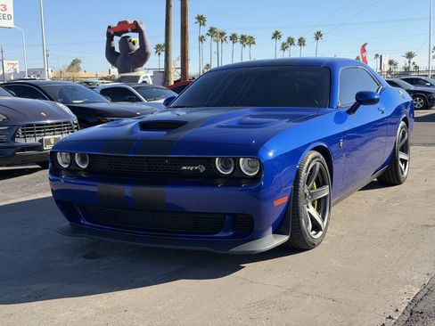 Used 2018 Dodge Challenger SRT Hellcat image 2