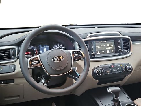 Used 2020 Kia Sorento LX image 17