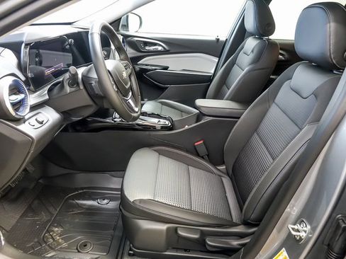 New 2026 Chevrolet Trax LT w/ Driver Confidence Package image 9