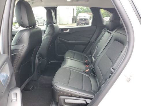 Used 2025 Ford Escape SE w/ Class II Trailer Tow Package image 28