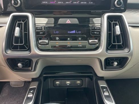 Used 2022 Kia Sorento S w/ Panoramic Sunroof Package FWD image 23