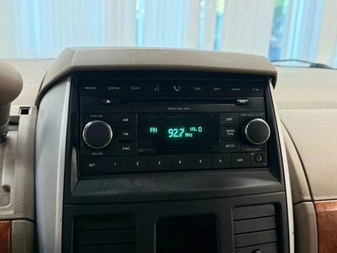 Used 2008 Chrysler Town & Country LX image 27