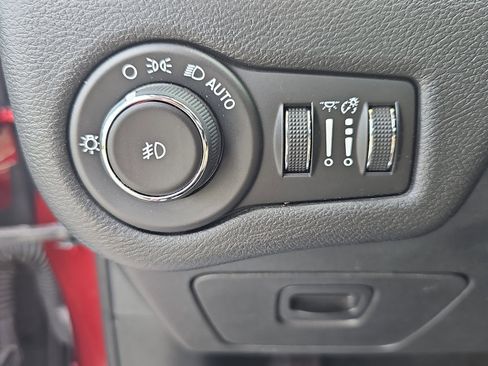 Used 2019 Jeep Cherokee Latitude Plus w/ Cold Weather Group image 29