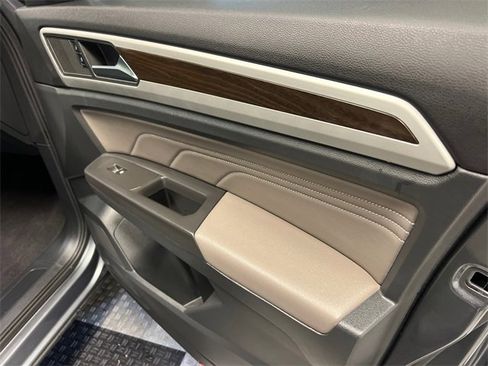 Certified 2022 Volkswagen Atlas SE image 11