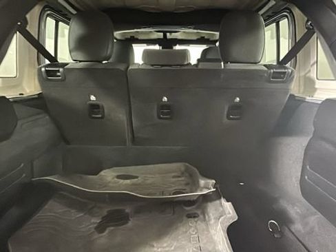 Used 2024 Jeep Wrangler Unlimited AWD/4WD image 28