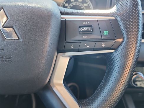 Used 2024 Mitsubishi Outlander SE image 15