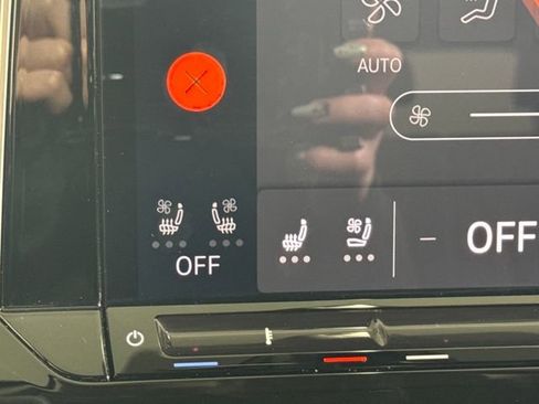 Used 2025 Volkswagen Atlas Peak Edition SE image 35