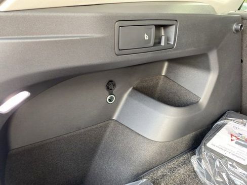 New 2026 Volkswagen Tiguan SE image 62