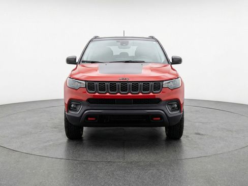 Used 2025 Jeep Compass Trailhawk AWD/4WD image 2