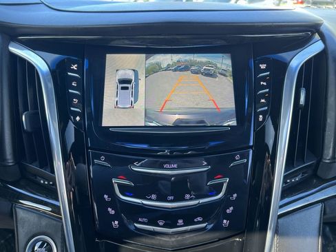 Used 2016 Cadillac Escalade Platinum image 27