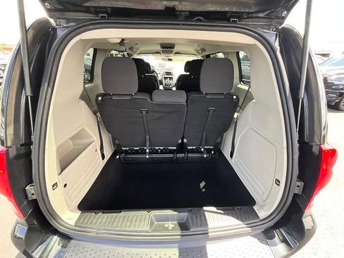 Used 2018 Dodge Grand Caravan SE FWD image 9