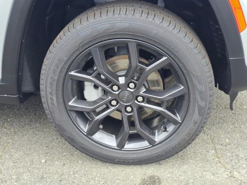 New 2025 Jeep Grand Cherokee Limited AWD/4WD image 9