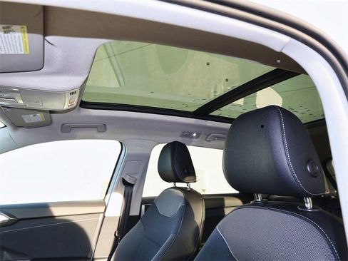 New 2026 Volkswagen Taos SE FWD image 12