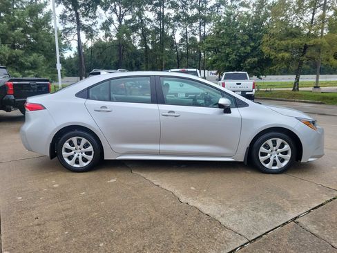 Used 2026 Toyota Corolla LE FWD image 8