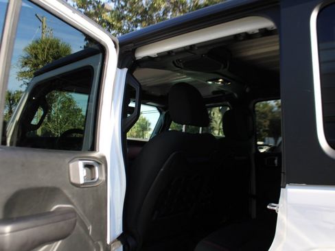 Used 2021 Jeep Wrangler Unlimited Rubicon image 26