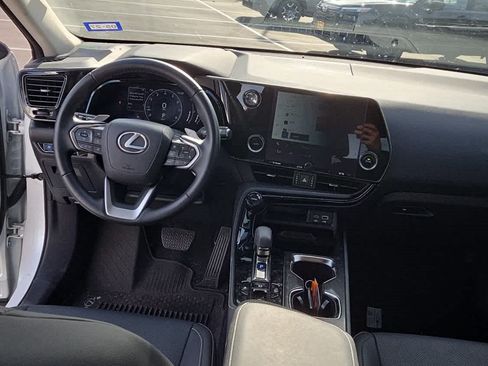 Used 2025 Lexus NX 250 FWD w/ Premium Package image 7