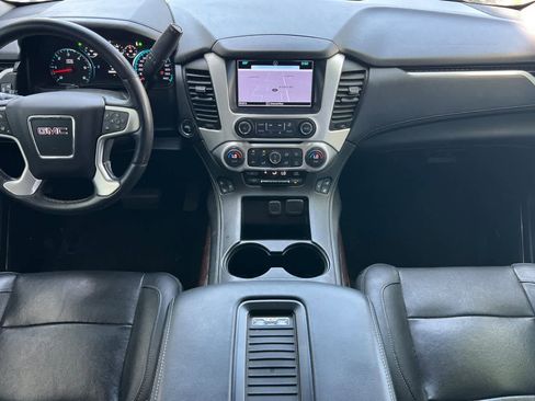 Used 2017 GMC Yukon XL SLT RWD image 4