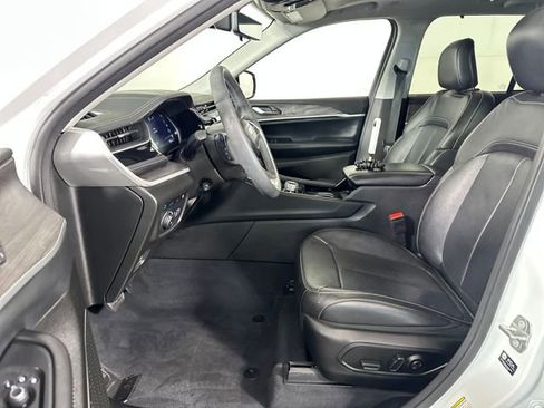 Used 2022 Jeep Grand Cherokee Limited 4xe w/ Luxury Tech Group II image 11