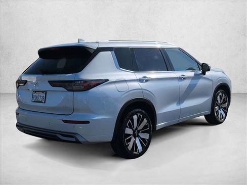 Used 2025 Mitsubishi Outlander SEL image 5