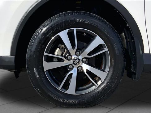 Used 2018 Toyota RAV4 XLE FWD image 11